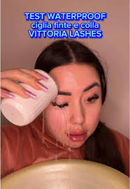 Lenti A Contatto in Piscina