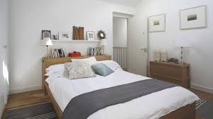 Le testiere personalizzabili nei materiali conferiscono carattere all'ambiente e il design innovativo, pensato per conciliare sogno e riposo, dialoga perfettamente con tutti gli stili. Un Letto Con Mensole In Testa 25 Foto Scegliamo Modelli Confortevoli Con Mensole Funzionali