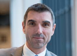 Hoewel we soms machteloos lijken te staan kunnen we wel proberen het gesprek aan te gaan over zelfmoord. Paul Blokhuis Wordt Staatssecretaris Volksgezondheid Zorgenz