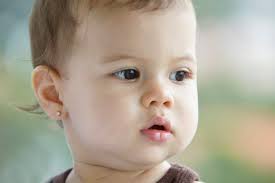 Ini Risiko Bayi Dipakaikan Anting-Anting. Terkecuali Anting Emas