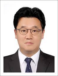 Jin Hur's Instagram, Twitter & Facebook