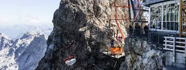 Sie wurde am freitagvormittag zur bergstation gebracht, wie die bayerische zugspitzbahn in. Kollision An Der Zugspitze Bergekorb Kracht In Neue Seilbahn Skigebiete Test Magazin