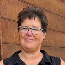 Try stageline's garlic sauce at the hideout