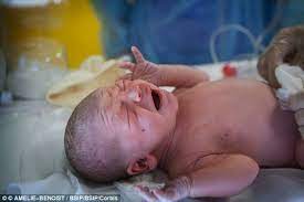 Delay In Cutting A Baby S Umbilical Cord Make Them More Intelligent Daily Mail Online
