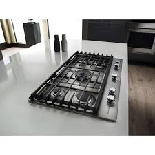 gas cooktop in stainless steel