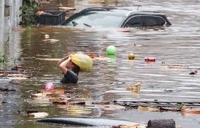 Et ce n'est malheureusement pas fini. Inondations En Belgique Huit Morts Et Une Partie De La Ville De Liege En Cours D Evacuation
