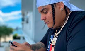 Music profile for chucky73, born 5 november 1988. Chucky73 De Chamaquito Siempre Cabezu Fleek Mag