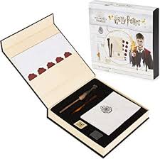 Diy dein hogwarts briefumschlag harry potter. Harry Potter Schreibtisch Zubehor Schreibwaren Set Mit Brief Hogwarts Stempel Sticker Magische Stifte A5 Notizbuch Kinder Geschenkset Amazon De Burobedarf Schreibwaren