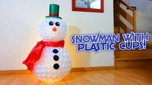 Per natale amiamo decorare la nostra casa con tanti piccoli particolari. Come Fare Il Pupazzo Di Neve Con I Bicchieri Greenme