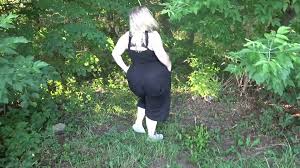 Bootyass girl fuck in forest