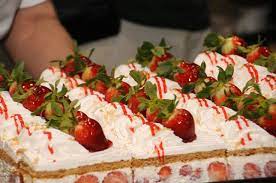 Beautifully Presented Strawberry Short Cake Form Alessi Bakery Www Alessibakery Com Bakery Cakes Dessert Platter Bakery