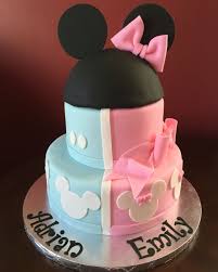Bizcocho De Mickey Mouse Mickey And Minnie Mouse Birthday Cake For Twins Twin Birthday Cakes Baby Reveal Cakes Twin Birthday Parties
