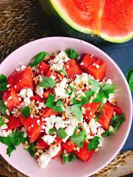 Wassermelonensalat Mit Schafskase Und Pinienkernen Wassermelonensalat Salat Mit Melone Wassermelonen Salat