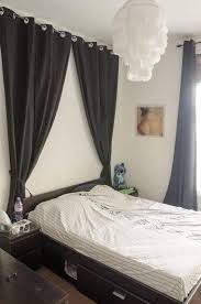 Des Tetes De Lit Habillees Avec Des Rideaux Floriane Lemarie Rideaux De Lit Tete De Lit Rideau Idee Tete De Lit