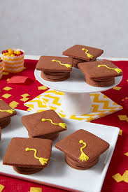 To kick your graduation party off with a bang, dazzle your guests with sweet treats and savory snacks that look almost too. Graduation Party Ideas Cakes And Cookies Wilton