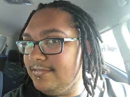 Who offers loc classes to learn how to lock hair?