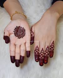 Sangat indah dan menawan meskipun merupakan desain yang cukup simple dalam. Corak Inai Tapak Tangan Simple