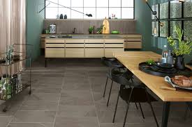 Wer holz liebt, liegt mit feinsteinzeug in holzoptik genau richtig, das gleich in mehreren kollektionen von marazzi geboten wird. Trend Wohnkuche Kuchen Journal