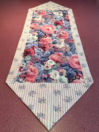 I Tried The 10 Minute Tutorial On Table Runners Love It Quilted Table Runners Table Runners Table Runner Tutorial