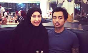Zarina anjoulie dedah pernah ditertawakan kerana bawa satria neo. Zarina Anjoulie Akui Sudah Bercerai Disember Lalu Mynewshub