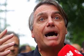 Vaquinha para pagar passeio de submarino para Bolsonaro supera arrecadação da vaquinha oficial