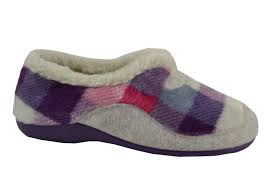 Además de ello puedes encontrar también zapatillas de andar por casa de señora con cierre por velcro, zapatillas elásticas, abiertas o cerradas. Usar Zapatillas De Andar Por Casa Cerradas Consejos Para Prevenir Las Caidas En Mayores Alicanteplaza