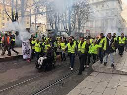 Dieudosphere regroupe l'univers de l'humoriste français dieudonné mbala mbala, ne manquez rien de l'actualité de dieudonné Gilets Jaunes La Video De La Manifestation A Saint Etienne 42info Fr