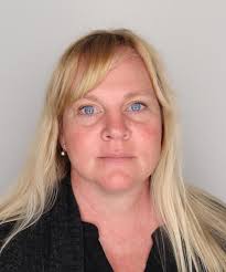 Elizabeth Jacobsen's Instagram, Twitter & Facebook