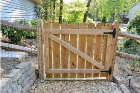 Como Elegir La Mejor Puerta De Jardin De Madera Y Como Decorarla 2021