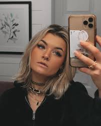 I fear I only feel pretty