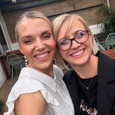 Here's to strong women. May we know them. Let us be them.” 💫 Baie geluk  met jou verjaarsdag liewe @gerdabouwer 🥳 So bly ons kon 'n glasie op jou  klink by @villabarranco_tapasbar