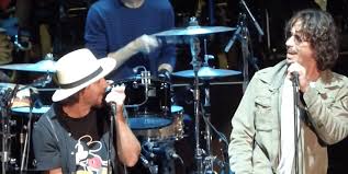 Temple of the dog was an american rock supergroup that formed in seattle, washington in 1990. Watch Chris Cornell And Eddie Vedder S Final Hunger Strike Duet From Bridge School Benefit 14