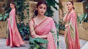 Kalank Alia Bhatt Paints A Pretty Picture In An Exquisite Red Saree Youtube Alia bhatt looks so gorgeous in these photoshoot pics from femina magazine december 2016 issue. kalank alia bhatt paints a pretty picture in an exquisite red saree