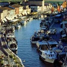 The Canal Of Cesenatico The Canal Was Surveyed By Leonardo Da Vinci On Behalf Of Cesare Borgia In 1500 Places To Travel Italy Travel Italy Vacation