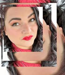 👩🏻‍🎨 Hi everyone! My name is Carey Anderson, and I own a mobile  paint/craft party company called, Crafty Laughs! I'm from  Lakewood/Ashville, NY and grew up