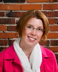 Sara Higgins's Instagram, Twitter & Facebook