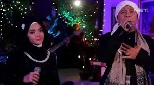 Sebenarnya menyanyi dan belajar musik bukanlah pekerjaan yang susah, tetapi banyak orang takut duluan ketika mereka disuruh nyanyi, atau sebaliknya ada orang yang terlalu percaya diri (over convidence). Pasca Keguguran Istri Kedua Opick Menjalani Prosedur Kuretase Apa Itu Parenting Fimela Com