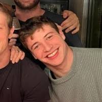 30+ "Robert Amy" profiles