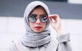 Pikiran kotor ku muncul lagi. Stail Hijab Untuk Wanita Berkaca Mata Mybaju Blog