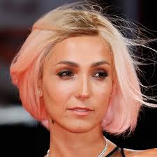 Si puo scegliere più lungo e più corto a discrezione . Capelli I 10 Tagli Che Ti Ringiovaniscono