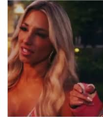 Danielle Cabral Fart