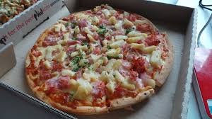 What is little caesars lunch combo? Little Caesars Pizzeria Perth