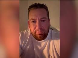 Peter woont na zijn scheiding met zijn zoons in een ministudio met één  stapelbed: 'Al ruim zeven jaar'