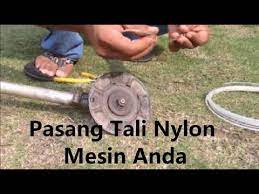 Potong rumput menggunakan mesin rumput dipasang tali nylon di tepi kolam ikan yang download lagu dan video terbaru. Pasang Tali Mesin Rumput Fix Your Brush Cutter Nylon Rope Youtube