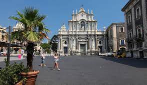 Catania catania liegt am fuße des ätnau und wurde mehrmals von seismischen ereignissen, die wichtigsten, von denen im jahr 1693 tour della sicilia orientale. Catania Sizilien Italien De