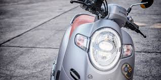 Untuk membuat rangkaian lampu led pertama komponen yang dipakai yang pasti lampu led. Penerangan Untuk Motor Lebih Baik Lampu Halogen Atau Lampu Pijar