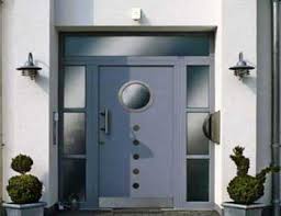 Di atas pintu masuk ruangan ini terdapat sawér, yang terbuat dari daun aren yang dilipat khusus. Tips Menentukan Posisi Pintu Utama Rumah Menurut Feng Shui