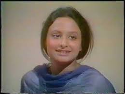 Remember Zainab Umar...the beautiful, innocent, charismatic heroine of  Drama serial AFSHAN? Sharing her latest pic.. special thanks to her  daughter Huma Khan Ghori, jinhon ne meri request per hamari pyari si AFSHAN