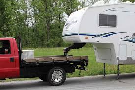 Picking a 5th wheel hitch for your short bed truck can be challenging. Review Top 7 Fifth Wheel To Gooseneck Adapters To Buy In 2021