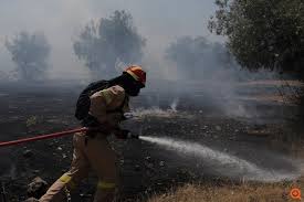 Όμως γρήγορα πήρε διαστάσεις, με τον πρόεδρο της κοινότητας νέων στύρων, δημήτρη τσούλη, να δηλώνει στο evima ότι «η φωτιά. Pyktf8if3g0xlm